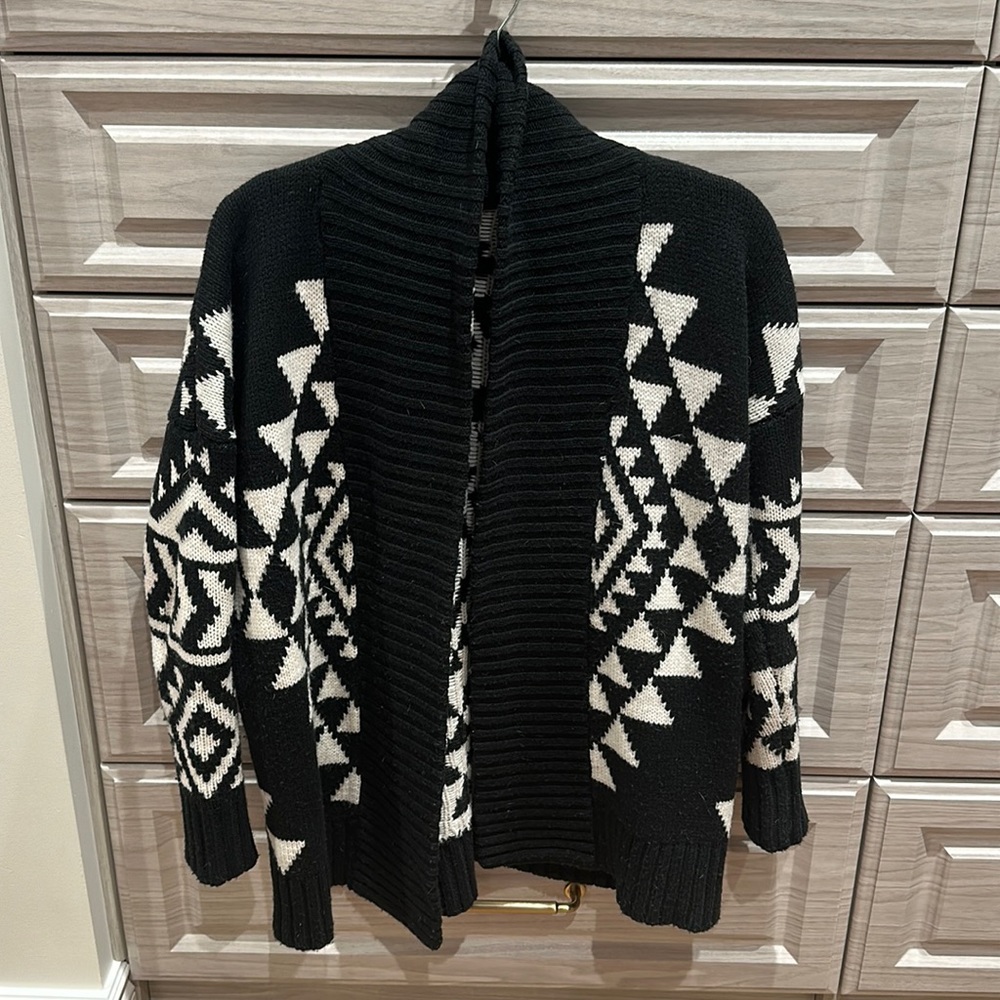 Express Black and White Geometric Open-Front Cardigan